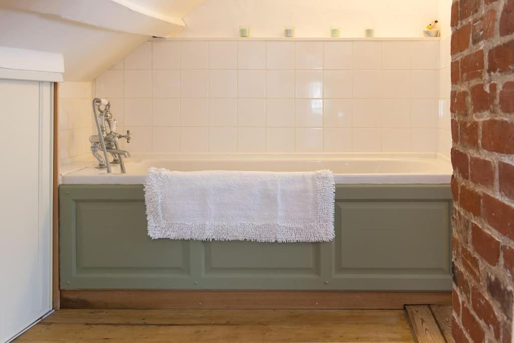Wren Cottage, A Very Cosy Historic Coastal Cottage In A Pretty Little Village Wickham Market Exterior photo